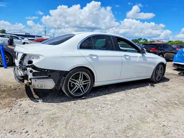 WDDZF4JB0KA514348 — 2019 Mercedes-Benz E-Klasse, фото 3 с аукциона Copart, Передняя часть
