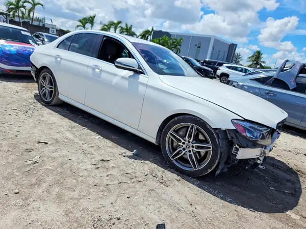 WDDZF4JB0KA514348 — 2019 Mercedes-Benz E-Klasse, фото 4 с аукциона Copart, Передняя часть
