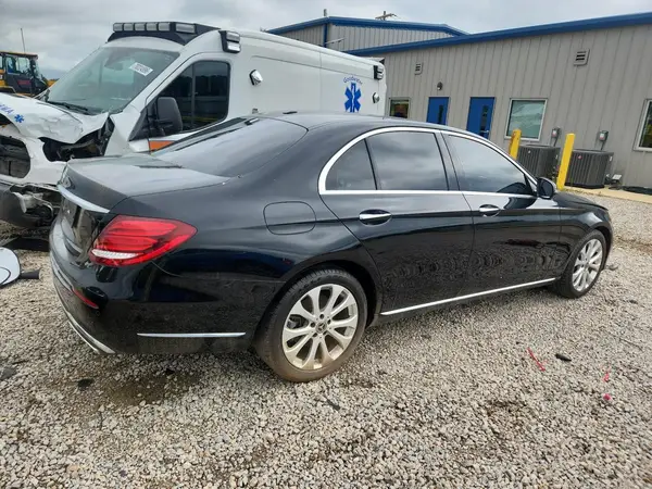 WDDZF4JB1KA488259 — 2019 Mercedes-Benz E-Klasse, фото 3 с аукциона Copart, Подтопление