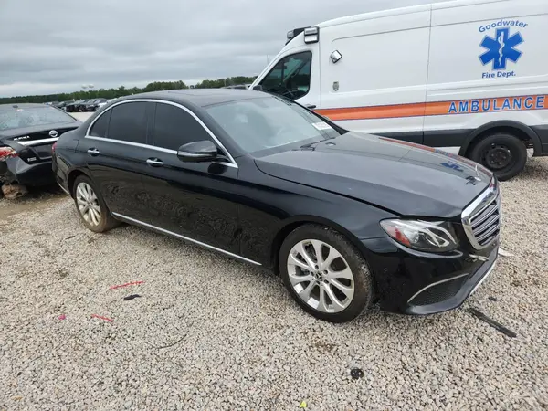 WDDZF4JB1KA488259 — 2019 Mercedes-Benz E-Klasse, фото 4 с аукциона Copart, Подтопление