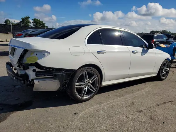 W1KZF8DB5LA835256 — 2020 Mercedes-Benz E-Klasse, фото 3 с аукциона Copart, Передняя часть