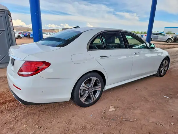 W1KZF8DB0LA827193 — 2020 Mercedes-Benz E-Klasse, фото 3 с аукциона Copart, Механические повреждения