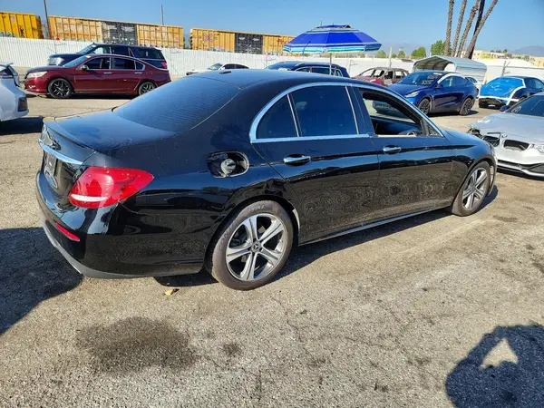 W1KZF8DB5LA827111 — 2020 Mercedes-Benz E-Klasse, фото 3 с аукциона Copart, Боковая часть