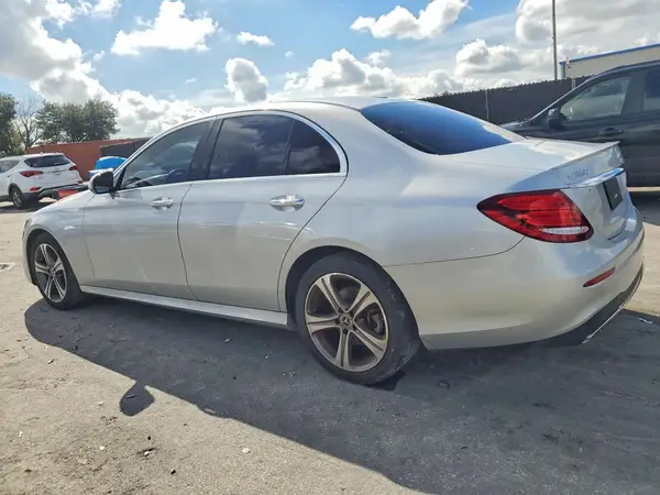 WDDZF8DBXLA755337 — 2020 Mercedes-Benz E-Klasse, фото 2 с аукциона Copart 08.10.2026, Мелкие вмятины и царапины