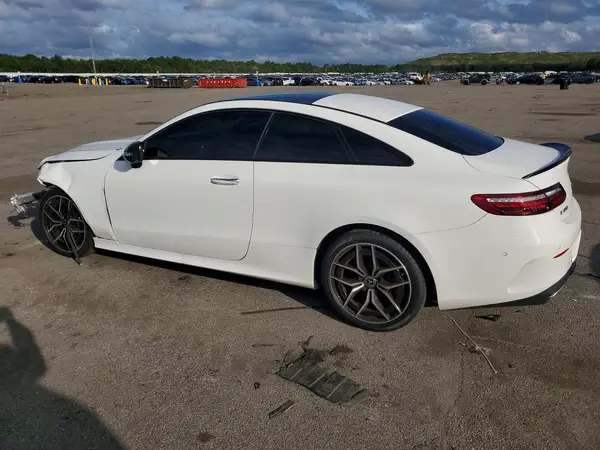 W1K1J5KB3MF168723 — 2021 Mercedes-Benz E-Klasse, фото 2 с аукциона Copart, Передняя часть