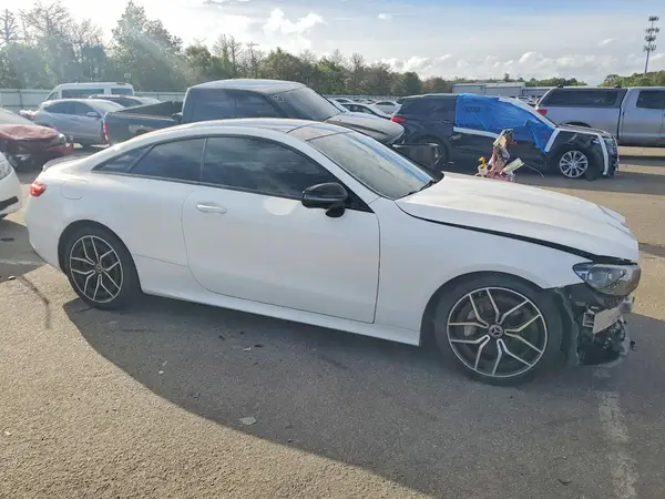 W1K1J5KB3MF168723 — 2021 Mercedes-Benz E-Klasse, фото 4 с аукциона Copart, Передняя часть