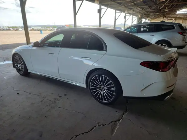 W1KLF4HBXSA104667 — 2025 Mercedes-Benz E-Klasse, фото 2 с аукциона Copart, Передняя часть