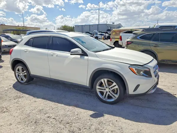WDCTG4EB4GJ245313 — 2016 Mercedes-Benz GLA-Klasse, фото 4 с аукциона Copart, Мелкие вмятины и царапины