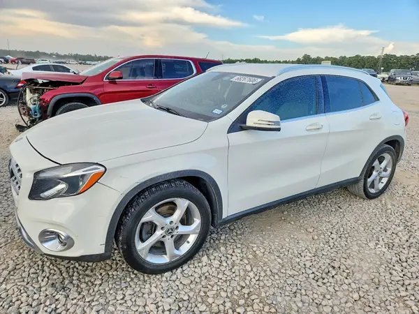 WDCTG4EB8JJ400145 — 2018 Mercedes-Benz GLA-Klasse, Боковая часть (Side), фото до ремонта