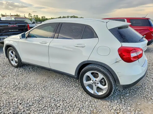 WDCTG4EB8JJ400145 — 2018 Mercedes-Benz GLA-Klasse, фото 2 с аукциона Copart, Боковая часть