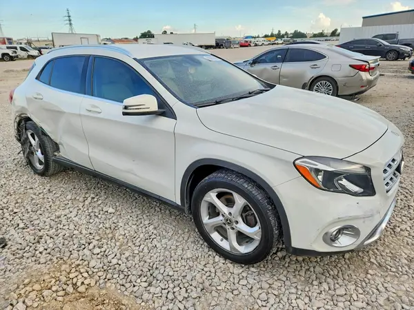 WDCTG4EB8JJ400145 — 2018 Mercedes-Benz GLA-Klasse, фото 4 с аукциона Copart, Боковая часть