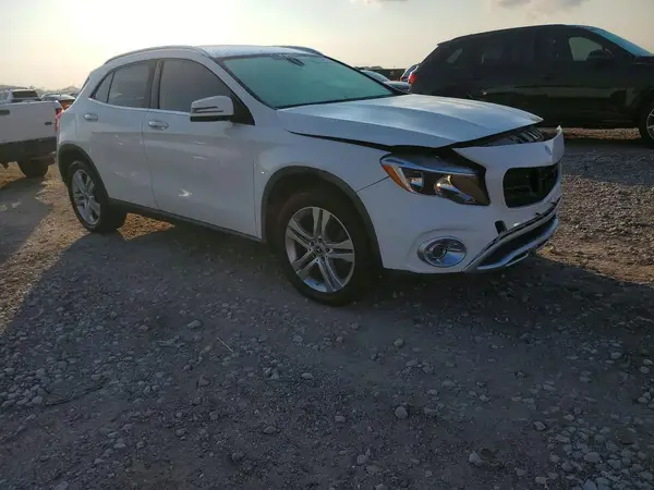 WDCTG4EB7JJ456125 — 2018 Mercedes-Benz GLA-Klasse, фото 4 с аукциона Copart, Передняя часть