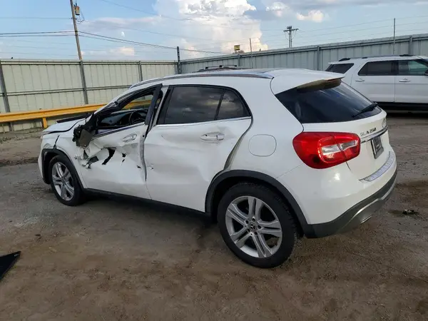 WDCTG4GBXKU011794 — 2019 Mercedes-Benz GLA-Klasse, фото 2 с аукциона Copart, Боковая часть