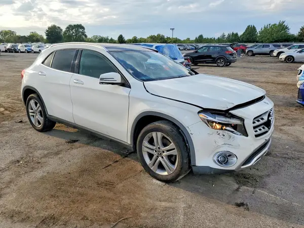 WDCTG4GBXKU011794 — 2019 Mercedes-Benz GLA-Klasse, фото 4 с аукциона Copart, Боковая часть
