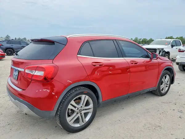 WDCTG4EB0KU010723 — 2019 Mercedes-Benz GLA-Klasse, фото 3 с аукциона Copart, Передняя часть