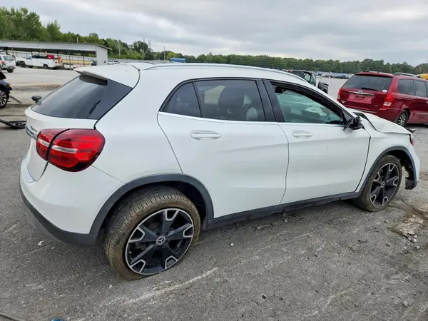 WDCTG4GB4KU015856 — 2019 Mercedes-Benz GLA-Klasse, фото 3 с аукциона Copart, Передняя часть