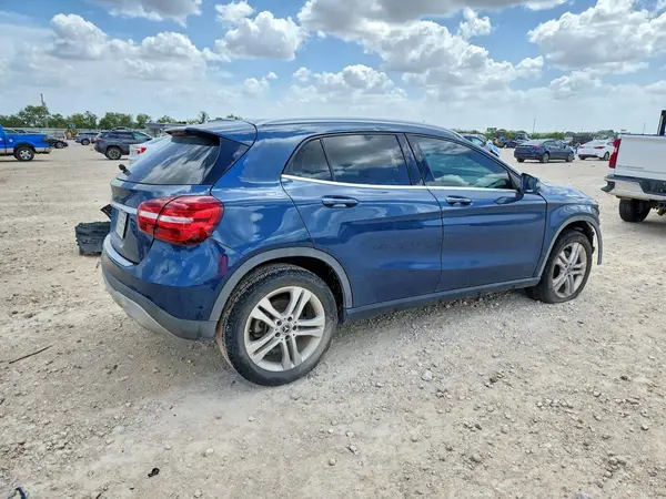 WDCTG4EBXLJ666155 — 2020 Mercedes-Benz GLA-Klasse, фото 3 с аукциона Copart, Передняя часть
