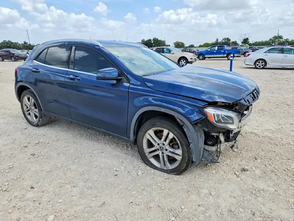 WDCTG4EBXLJ666155 — 2020 Mercedes-Benz GLA-Klasse, фото 4 с аукциона Copart, Передняя часть