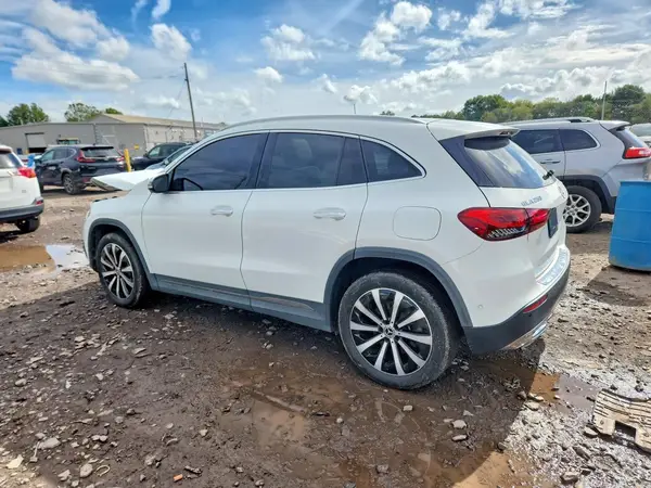 W1N4N4HB6MJ216329 — 2021 Mercedes-Benz GLA-Klasse, фото 2 с аукциона Copart, Передняя часть