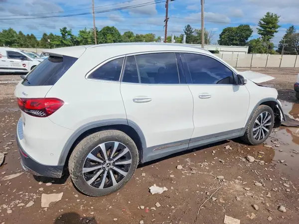 W1N4N4HB6MJ216329 — 2021 Mercedes-Benz GLA-Klasse, фото 3 с аукциона Copart, Передняя часть