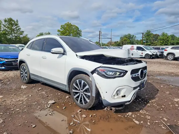 W1N4N4HB6MJ216329 — 2021 Mercedes-Benz GLA-Klasse, фото 4 с аукциона Copart, Передняя часть
