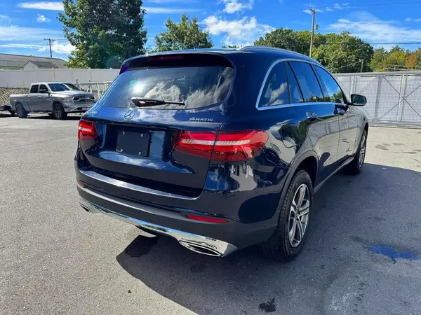 WDC0G4KB8JV066943 — 2018 Mercedes-Benz GLC, фото 3 с аукциона Copart 25.09.2026, Мелкие вмятины и царапины