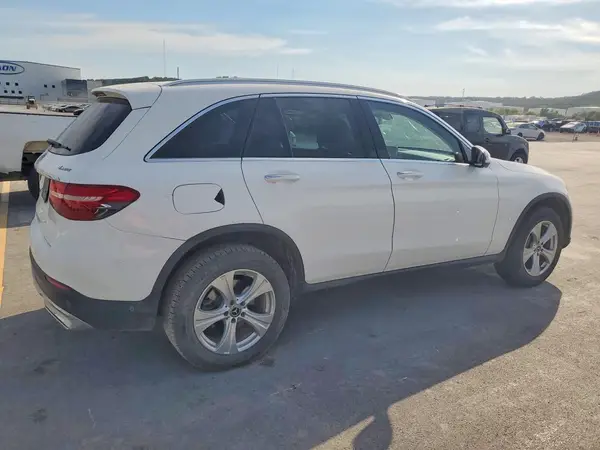 WDC0G4KB8JV107216 — 2018 Mercedes-Benz GLC, фото 3 с аукциона Copart 02.10.2026, Мелкие вмятины и царапины