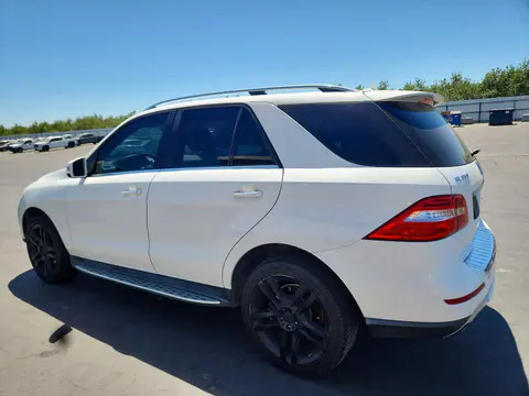 2015 Mercedes-Benz ML VIN 4JGDA5HBXFA567946 фото 2