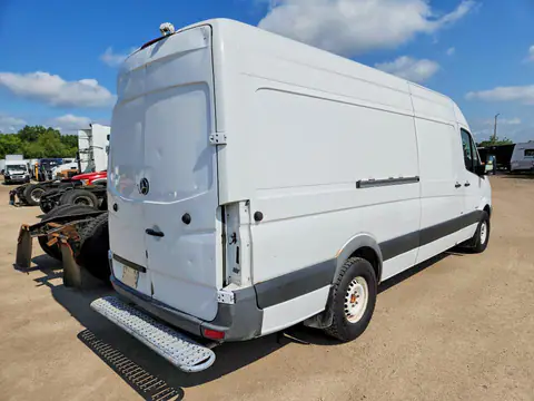 WD3PE8DE4E5831672 — 2014 Mercedes-Benz Sprinter, фото 3 с аукциона Copart 17.09.2026, Естественный износ