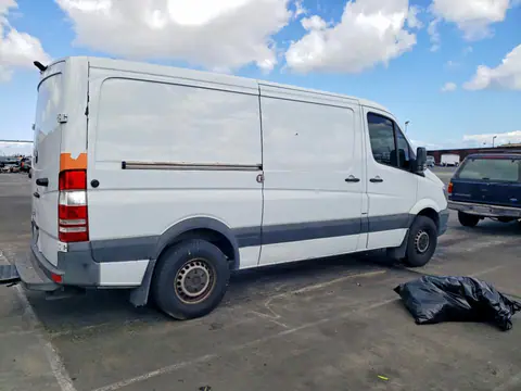 2015 Mercedes-Benz Sprinter VIN WD3PE7DCXF5981098 фото 3