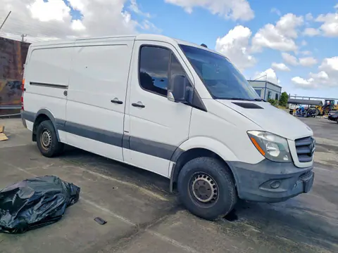 2015 Mercedes-Benz Sprinter VIN WD3PE7DCXF5981098 фото 4