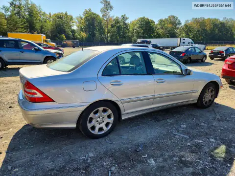 WDBRF84J55F561644 — 2005 Mercedes C-Klasse, фото 3 с аукциона Copart, Передняя часть