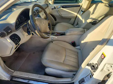 WDBRF92H47F880672 — 2007 Mercedes C-Klasse, фото 7 с аукциона Copart, Передняя часть