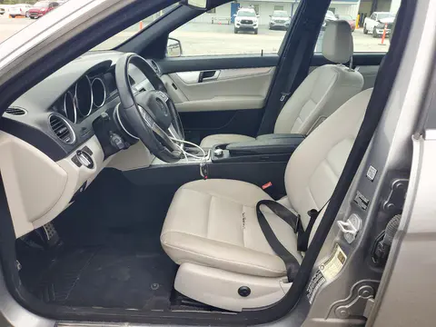 2012 Mercedes-Benz C 250 VIN WDDGF4HB9CA724185 фото 7