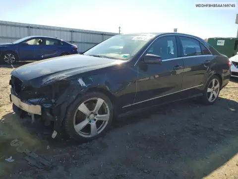 WDDHF8HB5AA169745 — 2010 Mercedes E-Klasse, Передняя часть, фото до ремонта