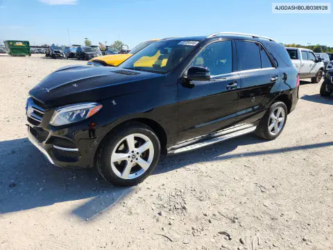 4JGDA5HB0JB038928 — 2018 Mercedes GLE, Задняя часть, фото до ремонта