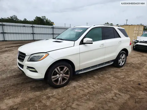 4JGDA5HB3DA201484 — 2013 Mercedes M-Klasse, Сторона, фото до ремонта