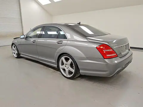 2010 Mercedes-Benz S 550 VIN WDDNG7BB9AA342671 фото 2