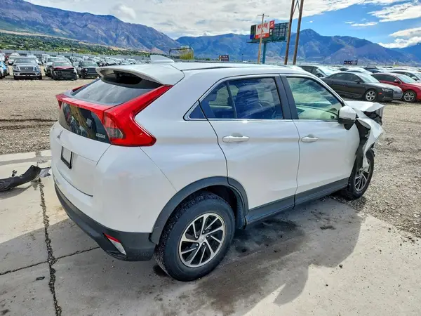 JA4AT3AA0LZ005827 — 2020 Mitsubishi Eclipse Cross, фото 3 с аукциона Copart, Передняя часть