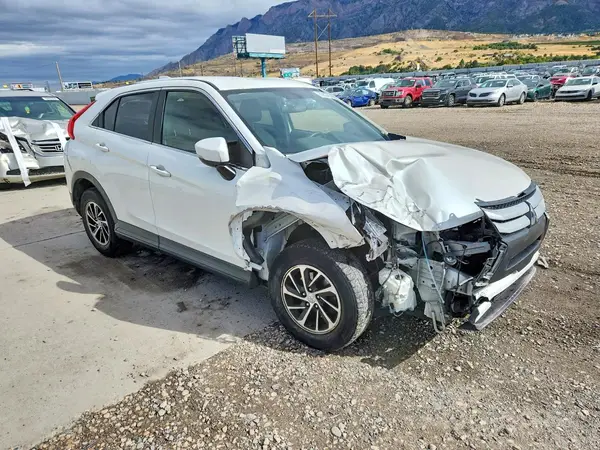 JA4AT3AA0LZ005827 — 2020 Mitsubishi Eclipse Cross, фото 4 с аукциона Copart, Передняя часть