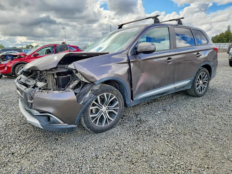 JA4AZ3A31GZ011027 Mitsubishi Outlander 2016 — повреждение Передняя часть, фото до ремонта