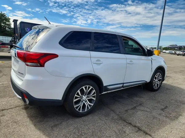 JA4AZ3A38GZ041142 — 2016 Mitsubishi Outlander, фото 3 с аукциона Copart, Боковая часть