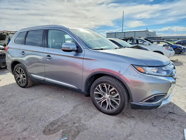 JA4AD3A36HZ055024 — 2017 Mitsubishi Outlander, фото 4 с аукциона Copart, Боковая часть