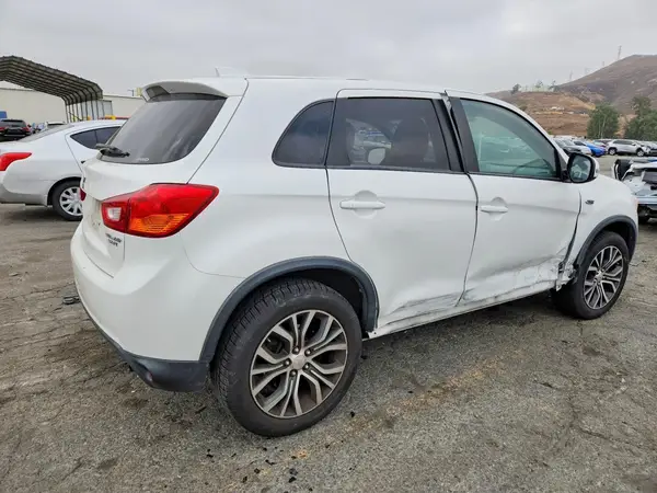 JA4AR3AU4HZ042931 — 2017 Mitsubishi Outlander, фото 3 с аукциона Copart, Боковая часть