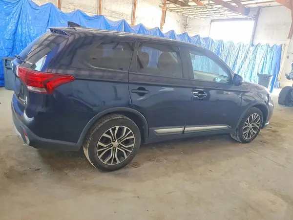 JA4AZ3A3XHZ006264 — 2017 Mitsubishi Outlander, фото 3 с аукциона Copart, Передняя часть