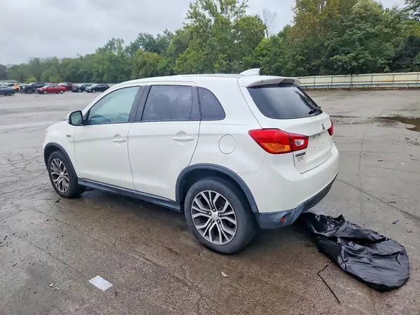 JA4AP3AU5HZ052597 — 2017 Mitsubishi Outlander, фото 2 с аукциона Copart, Боковая часть