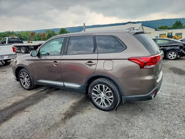 JA4AZ3A38HZ030739 — 2017 Mitsubishi Outlander, фото 2 с аукциона Copart 09.10.2026, Передняя часть