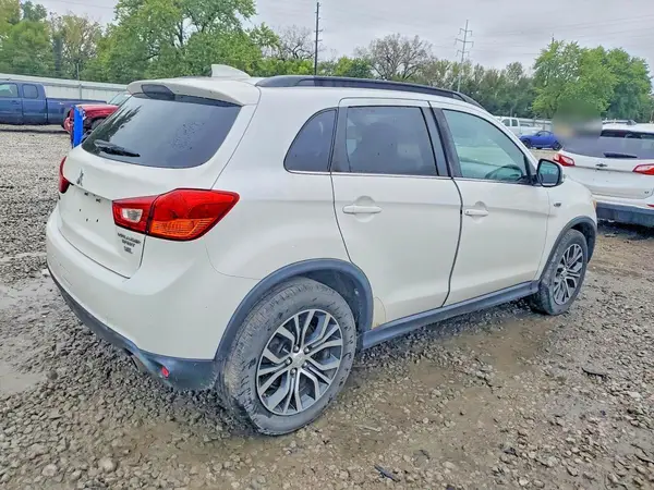 JA4AR4AW0HZ017211 — 2017 Mitsubishi Outlander, фото 3 с аукциона Copart 08.10.2026, Мелкие вмятины и царапины
