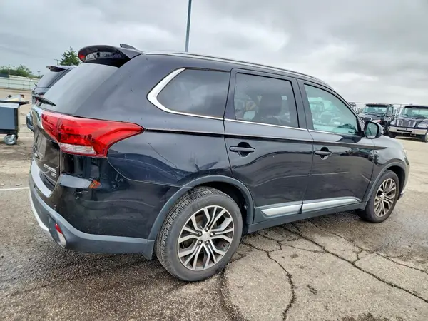 JA4JZ4AX5HZ015432 — 2017 Mitsubishi Outlander, фото 3 с аукциона Copart, Мелкие вмятины и царапины