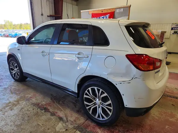 JA4AR3AU5HZ040573 — 2017 Mitsubishi Outlander, фото 2 с аукциона Copart 05.10.2026, Подтопление